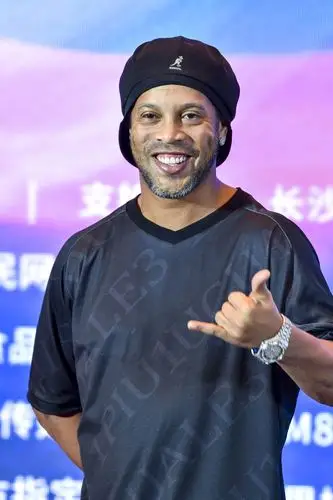 他既能胜任